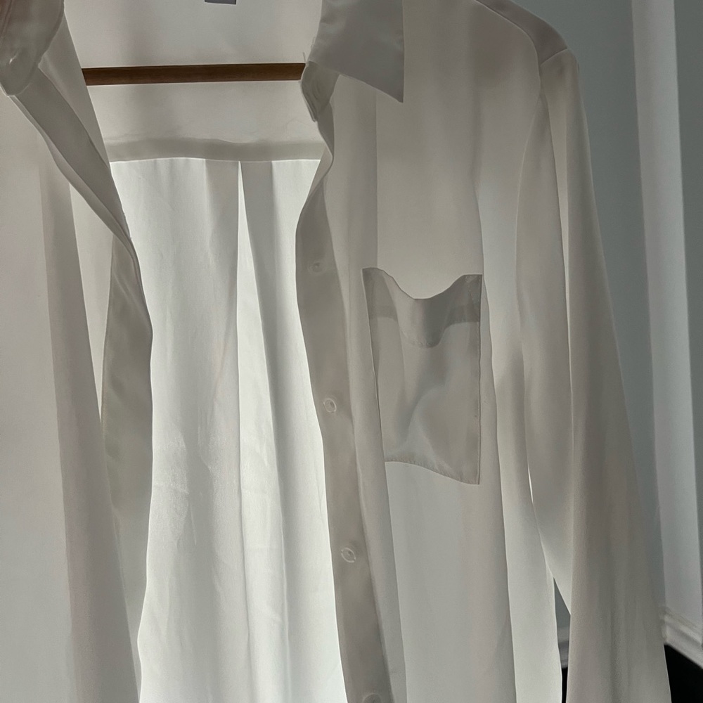 Super Soft Women’s White Button Up - Picture 7 of 8